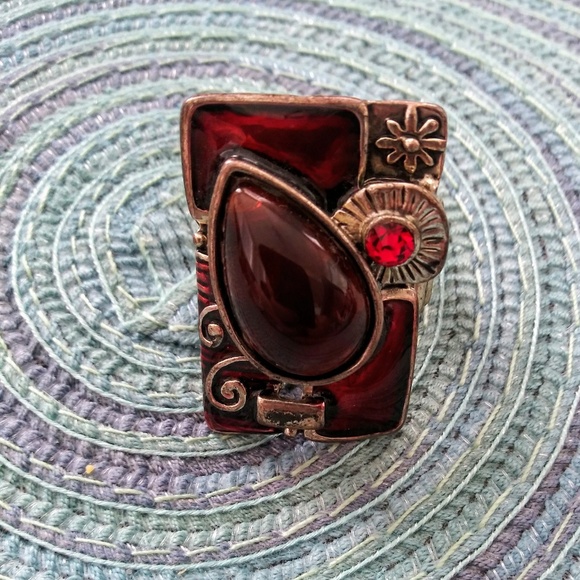 Artistic Ring - Picture 1 of 5